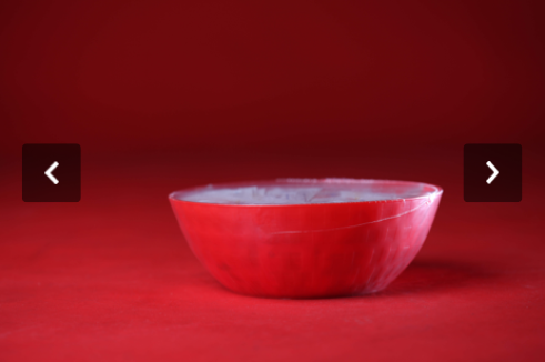 Imagen de cuenco rojo con polímero blanco liquido